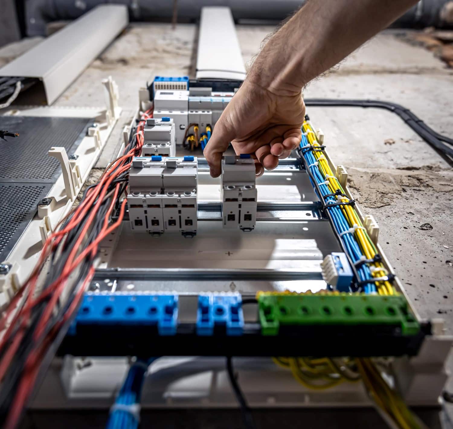 Impianti elettrici ad Avellino perché rifarli prima della ristrutturazione
